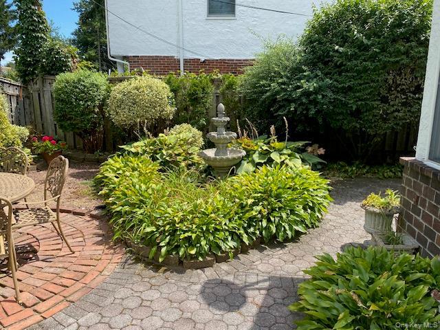 Building Photo - 84 Surrey Ln