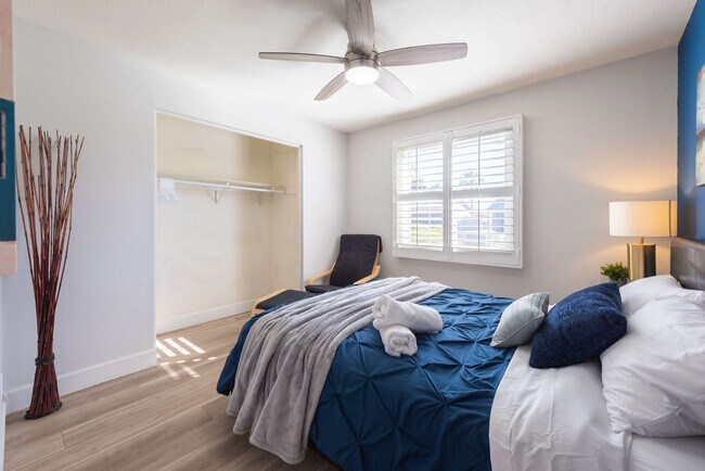 Building Photo - 3502 E Crocus Dr