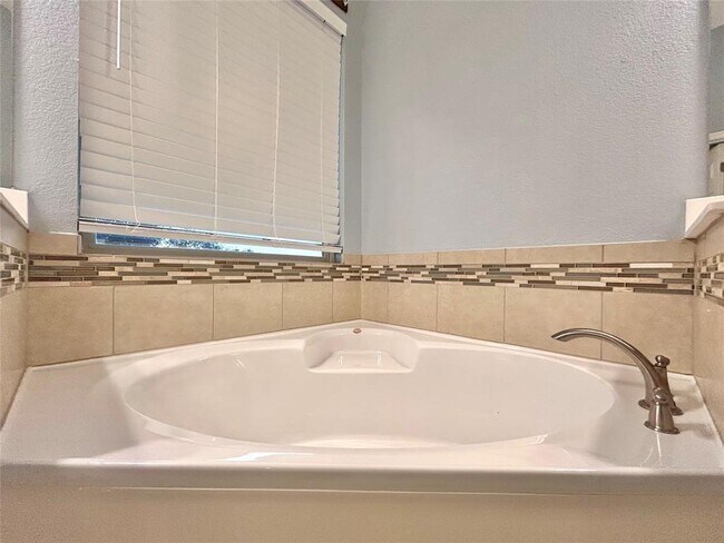 Building Photo - 22209 Cross Timbers Bnd