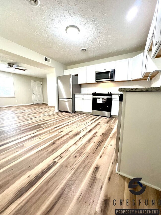Building Photo - 3529 Torbay Dr