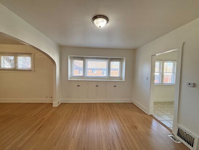 Building Photo - 361-361 Williams Ave S