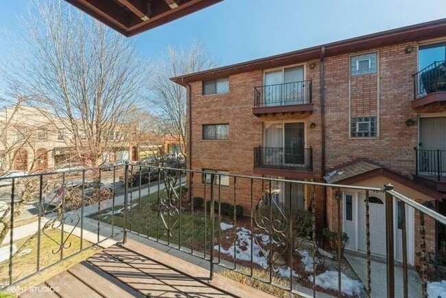 Building Photo - 5825 W Higgins Ave