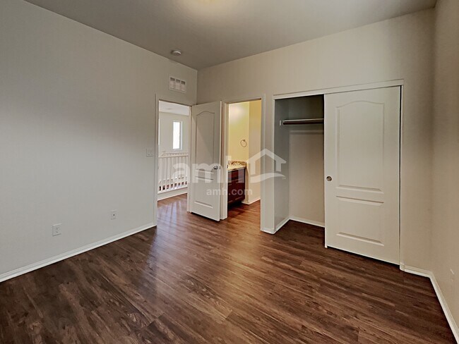 Building Photo - 492 Bright Peridot Ave