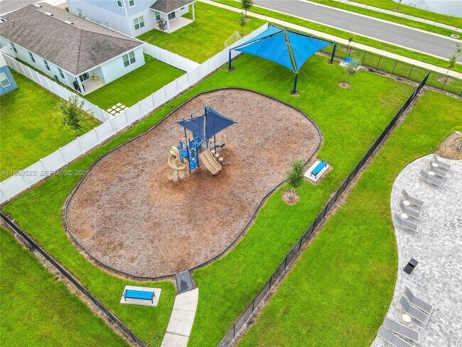 Building Photo - 1060 Cascade Dr