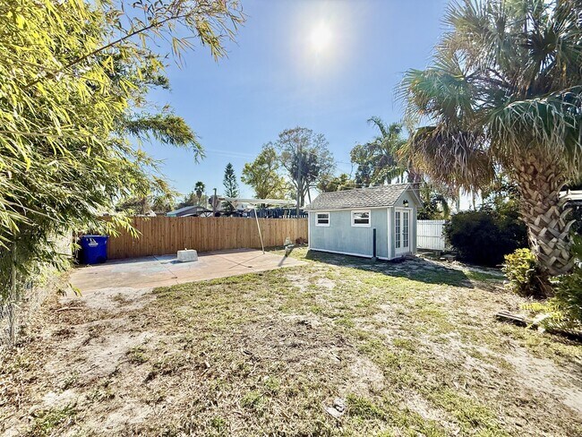 Building Photo - 713 Smith St