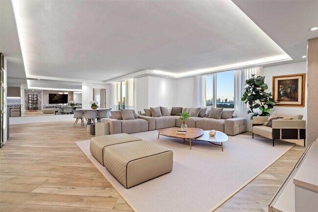 Building Photo - 2301 Collins Ave