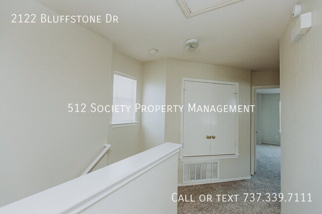 Building Photo - 2122 Bluffstone Dr