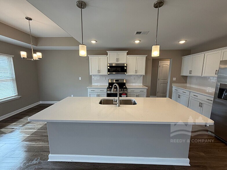 Building Photo - 574 Tucker View Dr