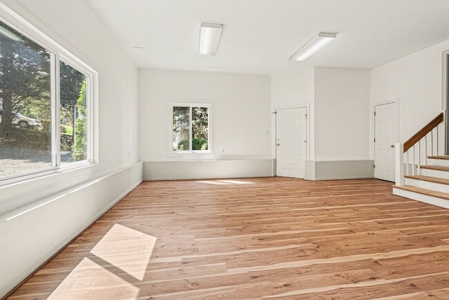 Building Photo - Large 4 Bedroom/2 Bathroom Home in Bon Air ***Available Early/Mid April***