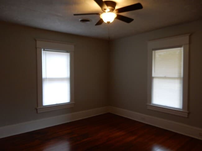 Building Photo - Spacious 3 BR home in Old SW, close to YMC...
