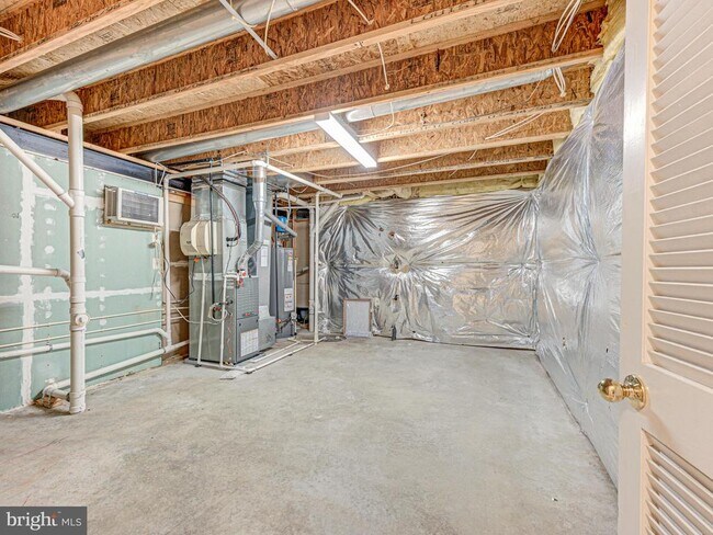 Building Photo - 817 Santmyer Dr SE