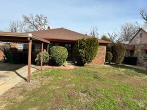 Building Photo - 3 Bed 2.5 bath house in OKC