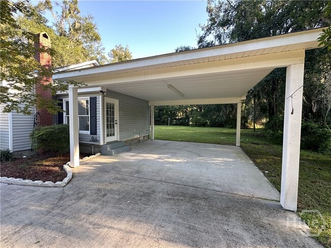 Building Photo - 443 Martin Rd