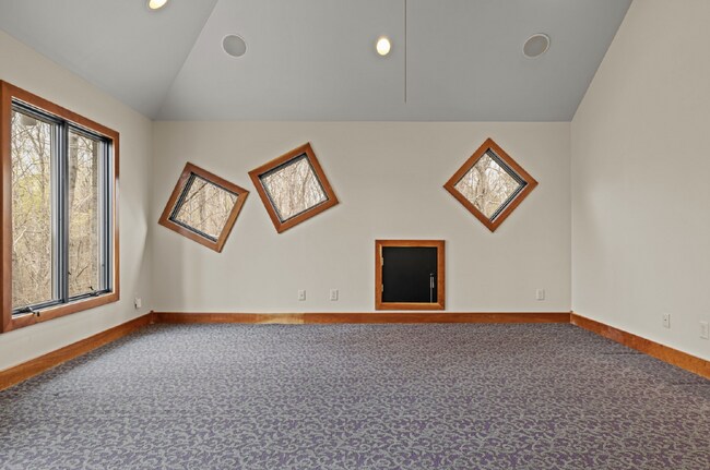 Building Photo - Luxurious 5-Bed Sanctuary with Scenic View...