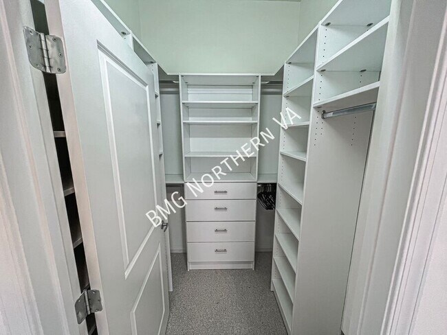 Building Photo - 309 Holland Ln