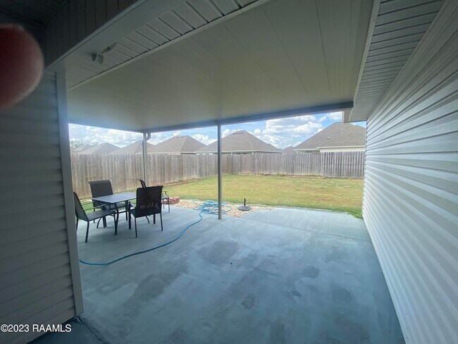 Building Photo - 204 Sparkling Meadows Ln