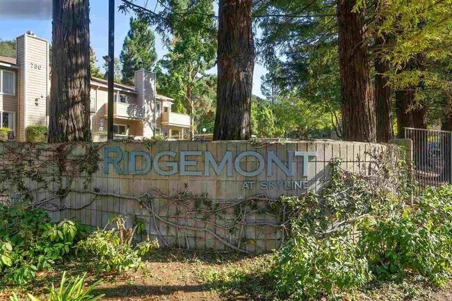 Building Photo - Resort Style Oakland Condo with Private Terrace