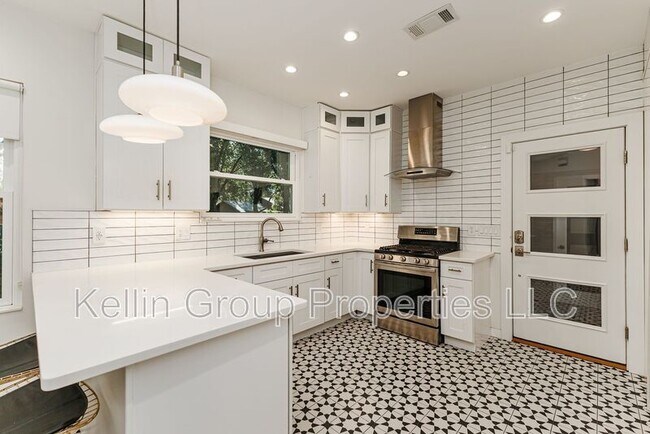 Building Photo - 1203 Easton Dr