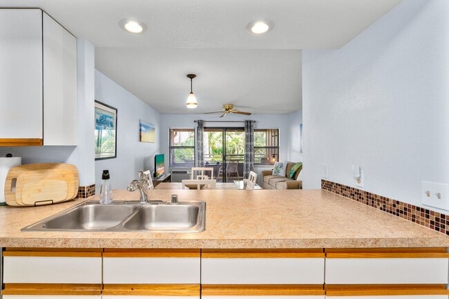 Building Photo - Fully Furnished, 1 Bed/1 Bath, Kihei Bay Vista with Pool