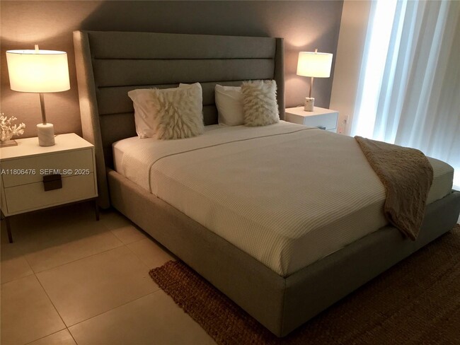 Building Photo - 401 N Birch Rd