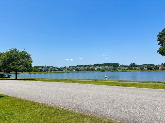 Building Photo - Beautiful 3-Bedroom, 3.5-Bath Townhome in ...