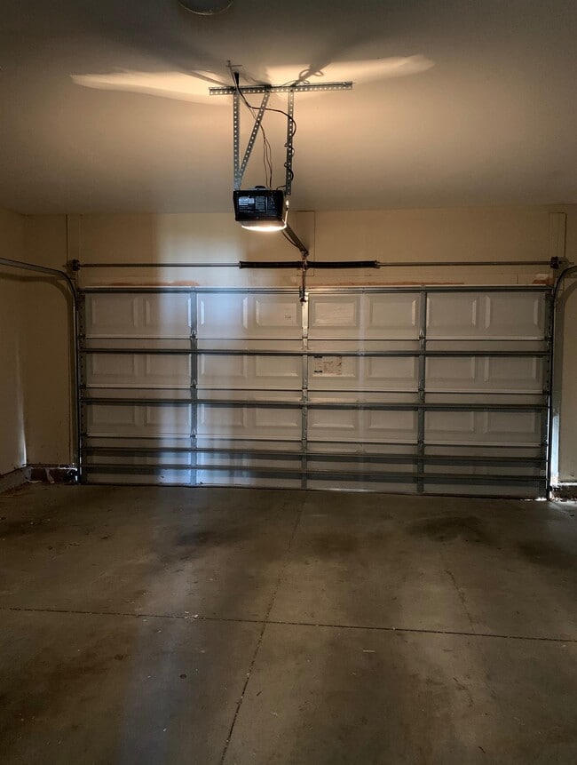 Building Photo - 946 Old Forester Ln