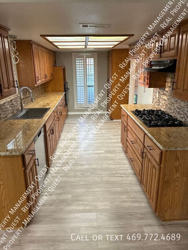 Building Photo - 410 Peacock Cir