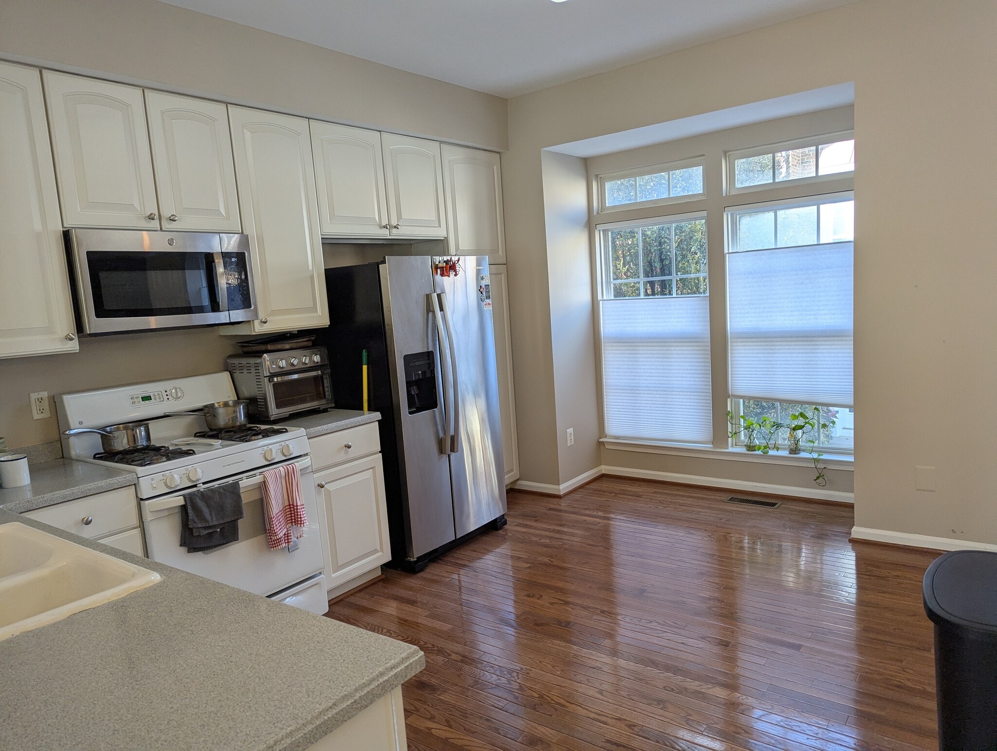 Building Photo - 2724 Manhattan Pl