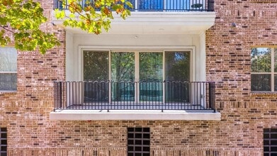 Building Photo - 15875 Spectrum Dr