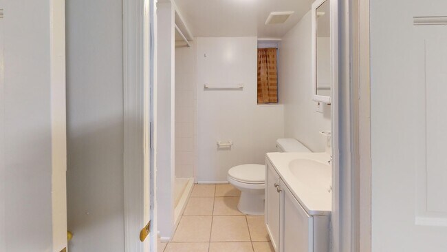 Building Photo - Four Bedroom 2,500 Square Foot House W/Back Patio, Multiple Kitchens/Laundry Facilities