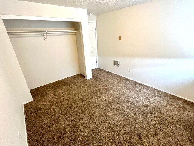 Building Photo - GREEJ03