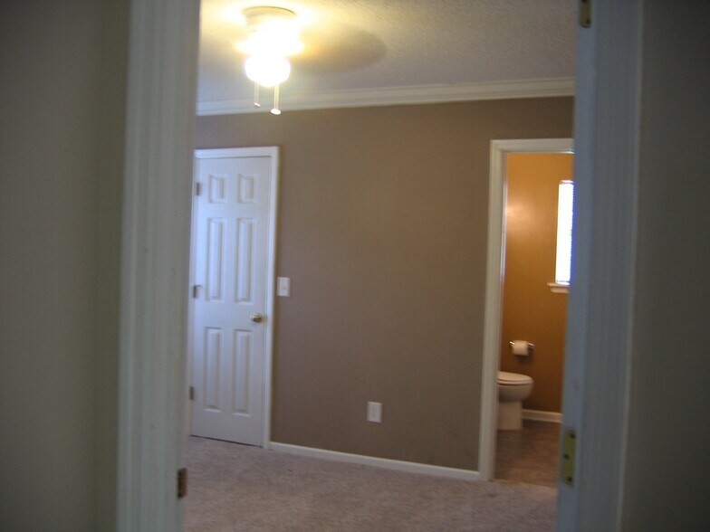 Primary Photo - 10 Old Tree Court