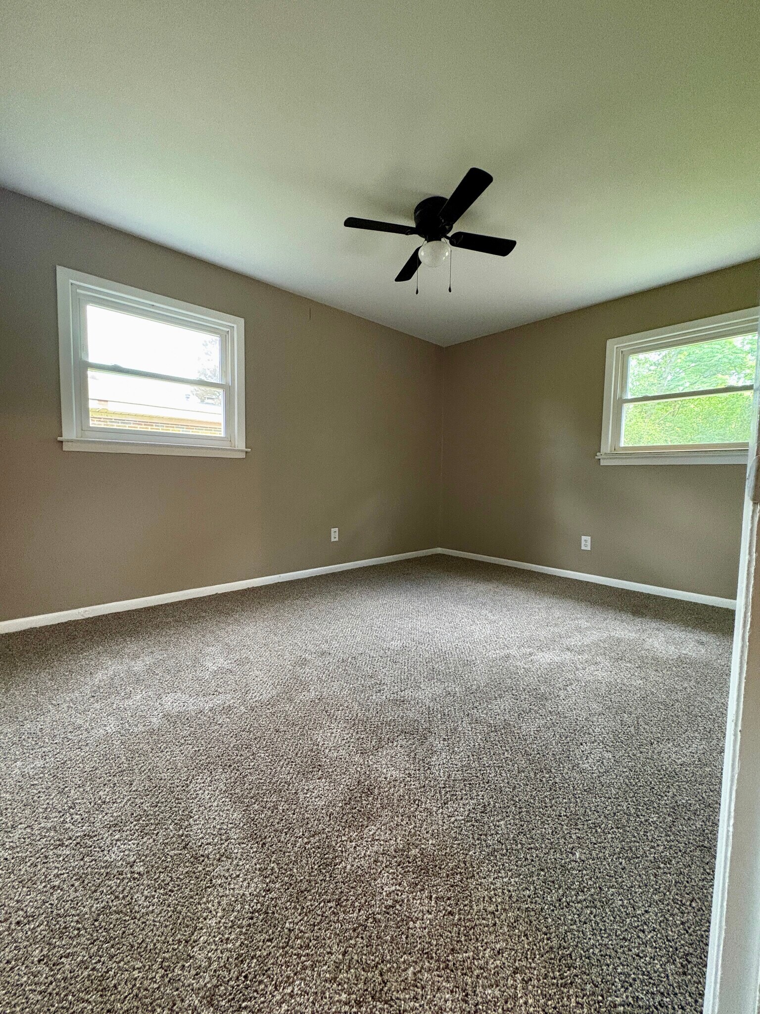 Building Photo - 3330 Karian Dr