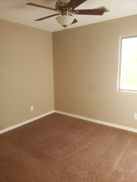 Building Photo - 743 E Wolf Hollow Dr