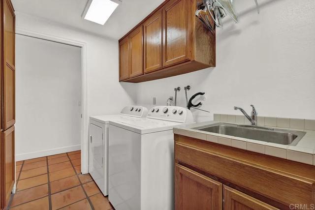 Building Photo - 3230 Piragua St