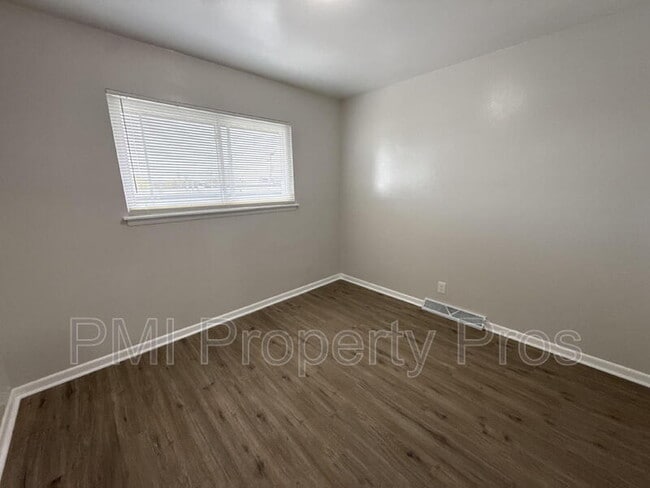 Building Photo - 7701 W Hampton Ave