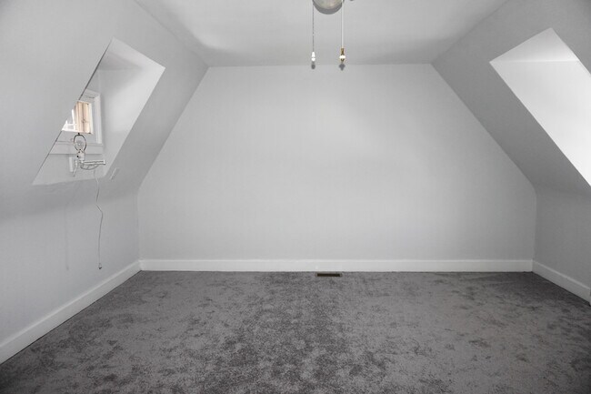 Building Photo - Completely Renovated 3 Bedroom w/ Garage i...