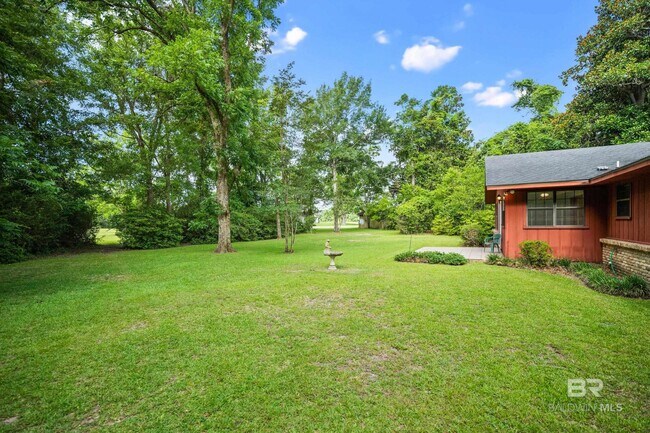 Building Photo - 18050 Steele Dr