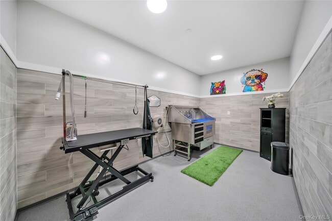 Building Photo - 101 Searing Ave