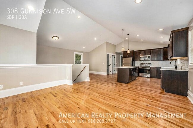 Building Photo - 308 Gunnison Ave SW