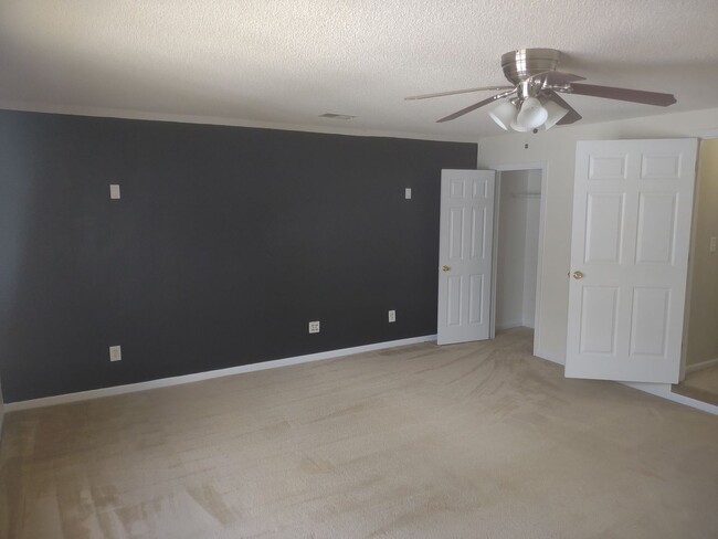 Building Photo - ****MOVE IN SPECIAL****Two Story, Five Bed...