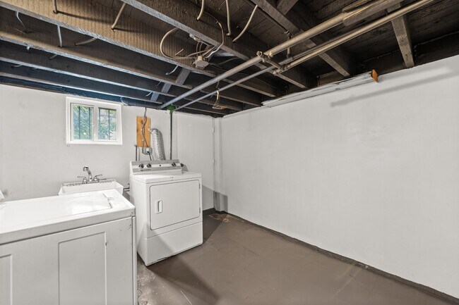 Building Photo - 309 Summit Ave