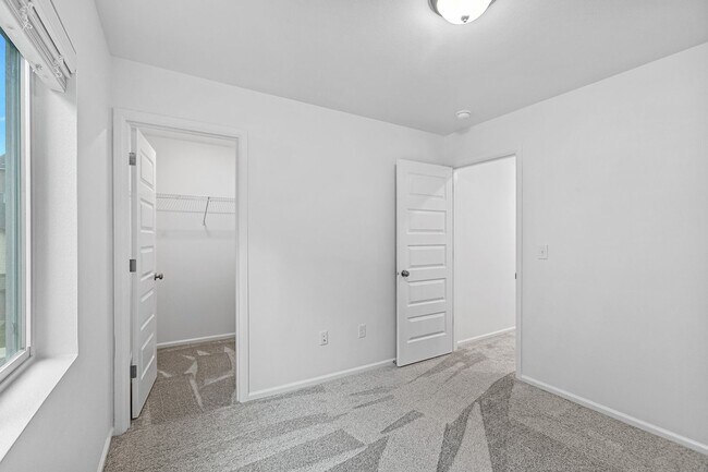 Building Photo - Two-Story Port Orchard Home