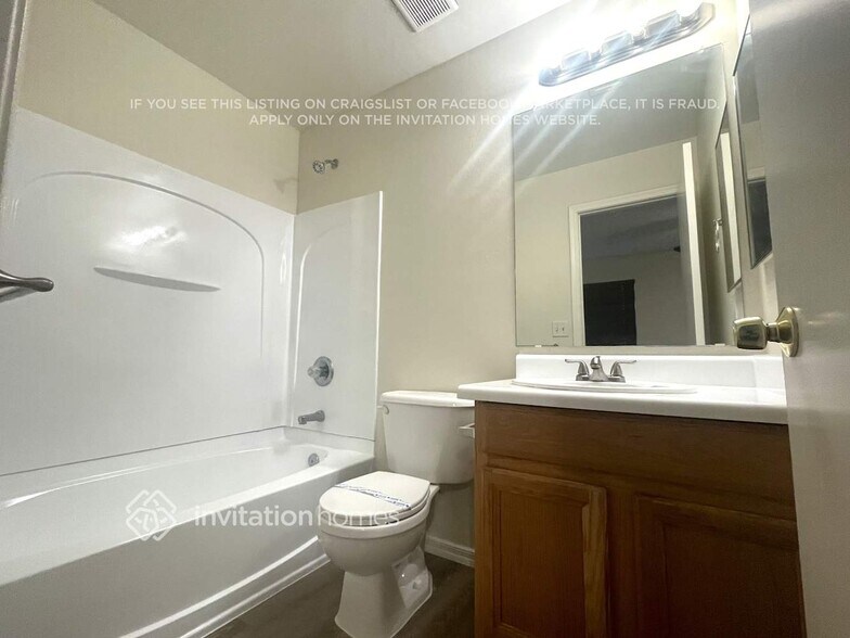 Building Photo - 1514 S Roadrunner Dr