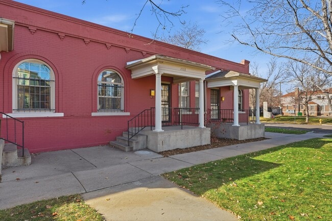 Primary Photo - 1032 28th St