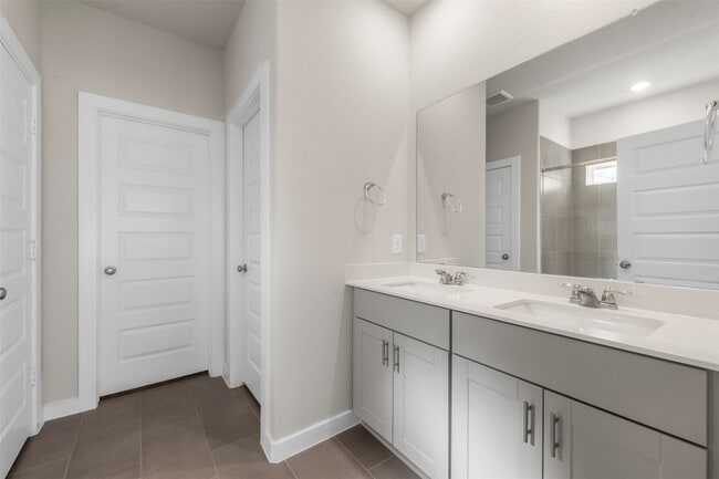 Building Photo - 38746 Yellowstone Dr