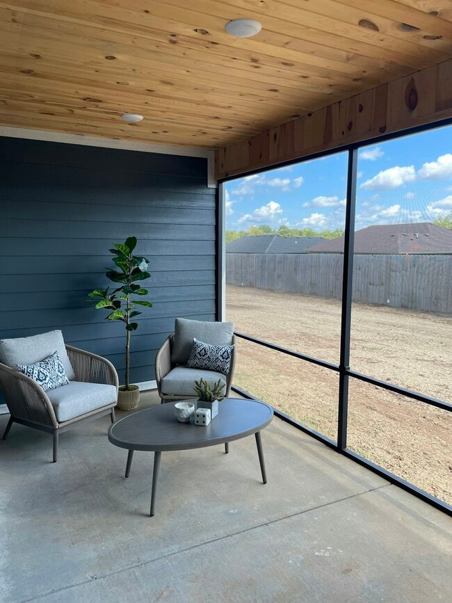 Building Photo - 640-688 S Harrison Street, Unit 642