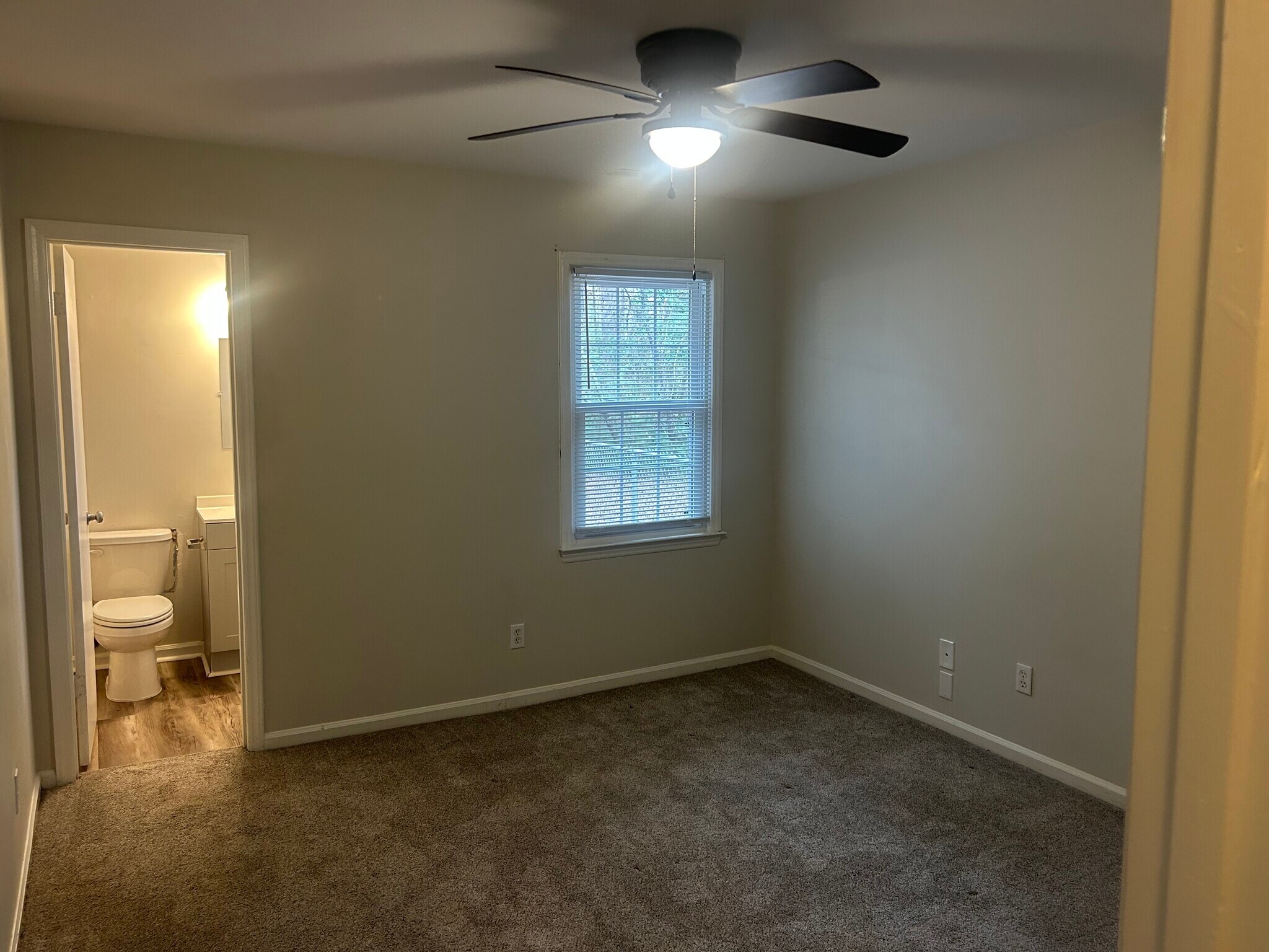 Building Photo - 403 Cedar Creek Dr