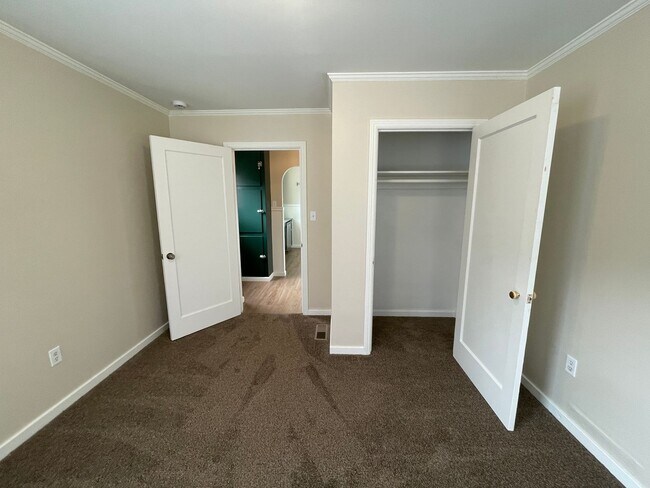 Building Photo - A gorgeous 3 bedroom and 1 bathroom home in Pacifica!