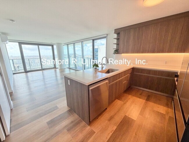 Building Photo - lion4301
